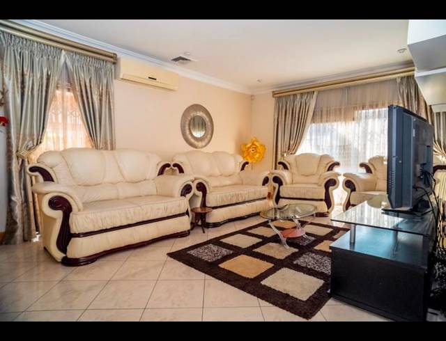 4 BEDROOM HOUSE FOR SALE IN RESERVOIR HILLS